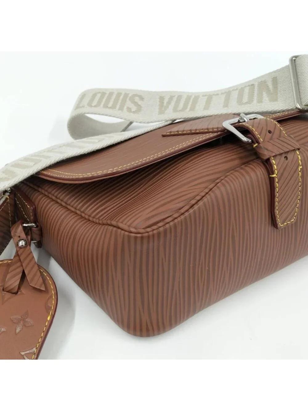 Louis Vuitton Montsouris XL Messengerbag Epi Brown